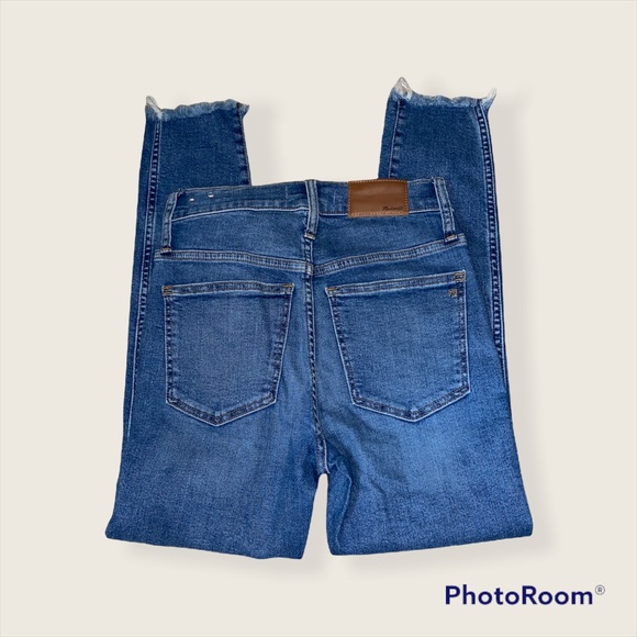 Madewell Petite 10" High-Rise Skinny Jeans in Mackey Wash: Button-Front Edition - Picture 8 of 10